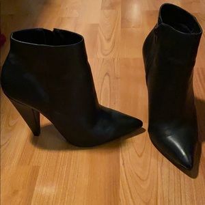 Steve Madden black leather Theresa booties size 9